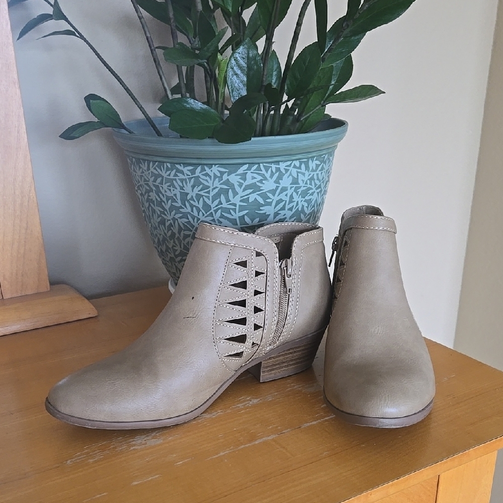 Women's Tan Ankle Boots